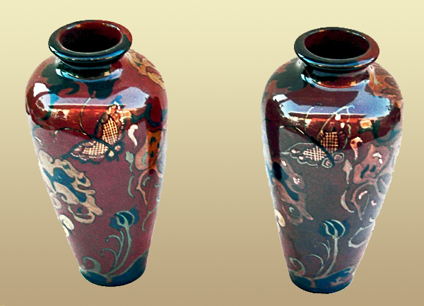 Nr.: 138, Te koop aangeboden sieraardewerk van Rozenburg,  Omschrijving: stel Plateel Vaas, Hoog 20 cm Breed 10,3 cm, Periode: Jaar 1894, Schilder : Onbekend , 