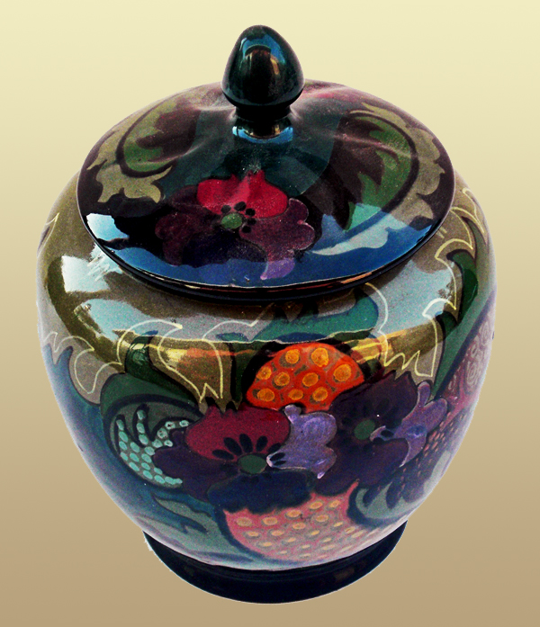 Nr.: 140, Te koop aangeboden sieraardewerk van PZH Gouda, Omschrijving: Plateel Vaas, Hoog 20 cm Breed 15 cm, Periode: Jaar 1898-1964, Schilder : A.Landsaat , 