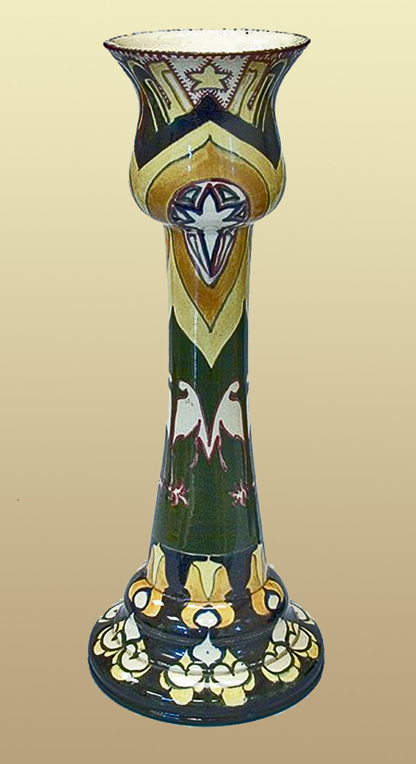 Nr.: 147, Reeds verkocht : sieraardewerk van Rozenburg,  Omschrijving: colenbrander Plateel Tulpenvaas, Hoog 33 cm Breed 12,5 cm, Periode: Jaar 1892, Schilder : W.P. Hartgring, 