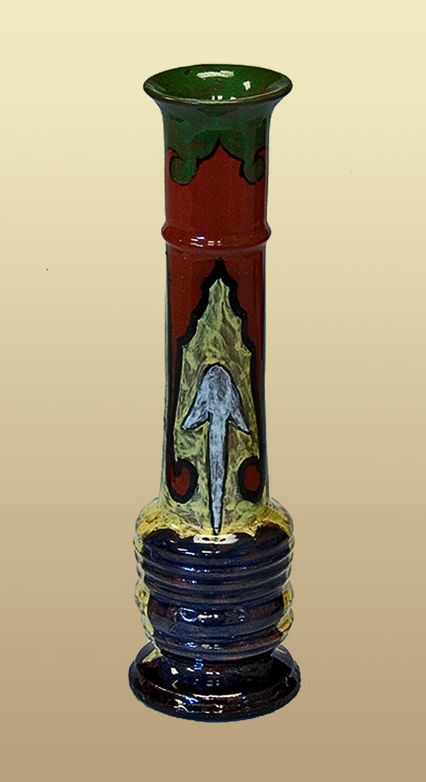 Nr.: 151, Te koop aangeboden sieraardewerk van Rozenburg,  Omschrijving: Plateel Pijpenvaas, Hoog 13,5 cm Breed 3,5 cm, Periode: Jaar 1894, Schilder : Onbekend , 