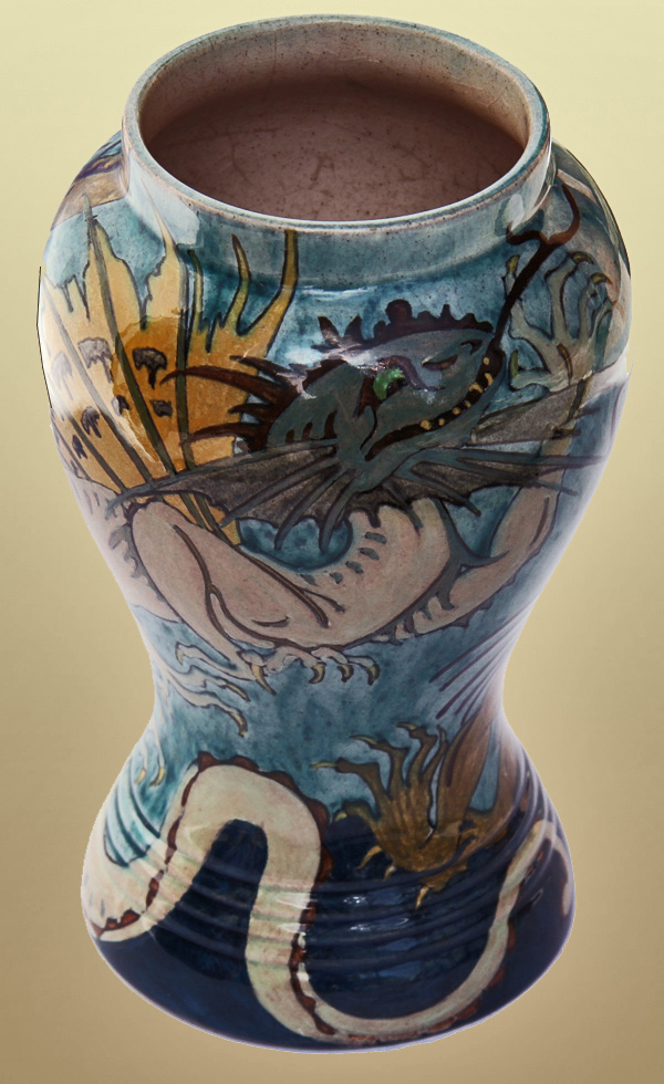 Nr.: 18, Reeds verkocht : sieraardewerk van Rozenburg, Omschrijving: Plateel Vaas, Hoog 18 cm Breed 11 cm, Periode: Jaar 1899, Schilder : Onbekend, 