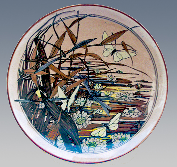 Nr.: 49, Te koop aangeboden sieraardewerk van Rozenburg, Omschrijving: Plateel Bord, Diameter 28 cm , Periode: Jaar 1895, Schilder : Onbekend, 